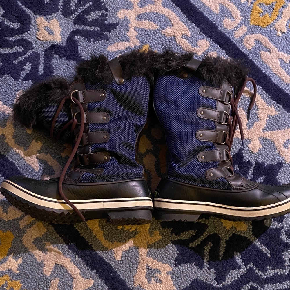 Sorel Navy and Black Winter Boots